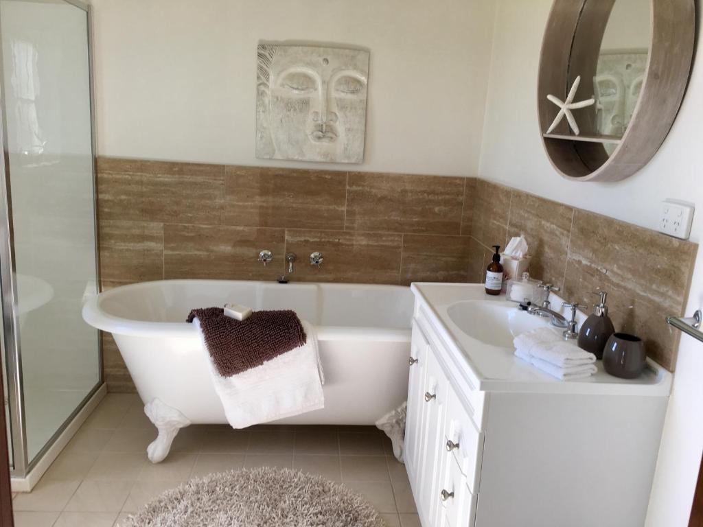 Private ensuite. Clawfoot bath. Separate shower